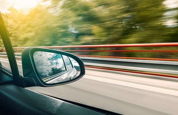 How to Judge when to Change Lanes using the Mirrors - Blind Spots also 