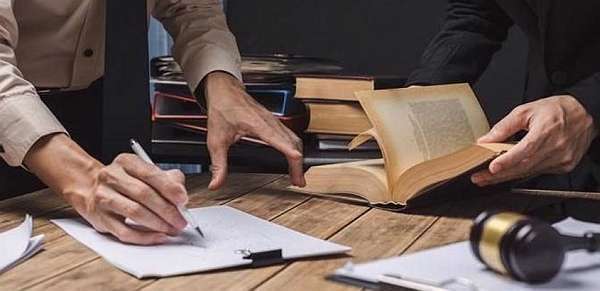 An Acworth personal injury lawyer suing several people