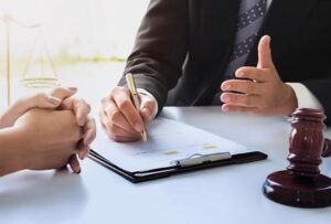an Atlanta car accident lawyer works on a contingency fee basis