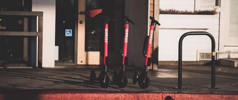 Three Uber Jump scooters are shown on a street curb. An Atlanta Uber Jump scooter accident lawyer isnt afraid to take on Uber.